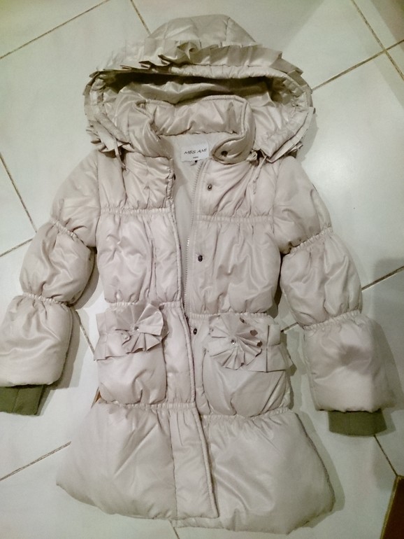 Верхняя одежда для девочек в отличном состоянии )))))