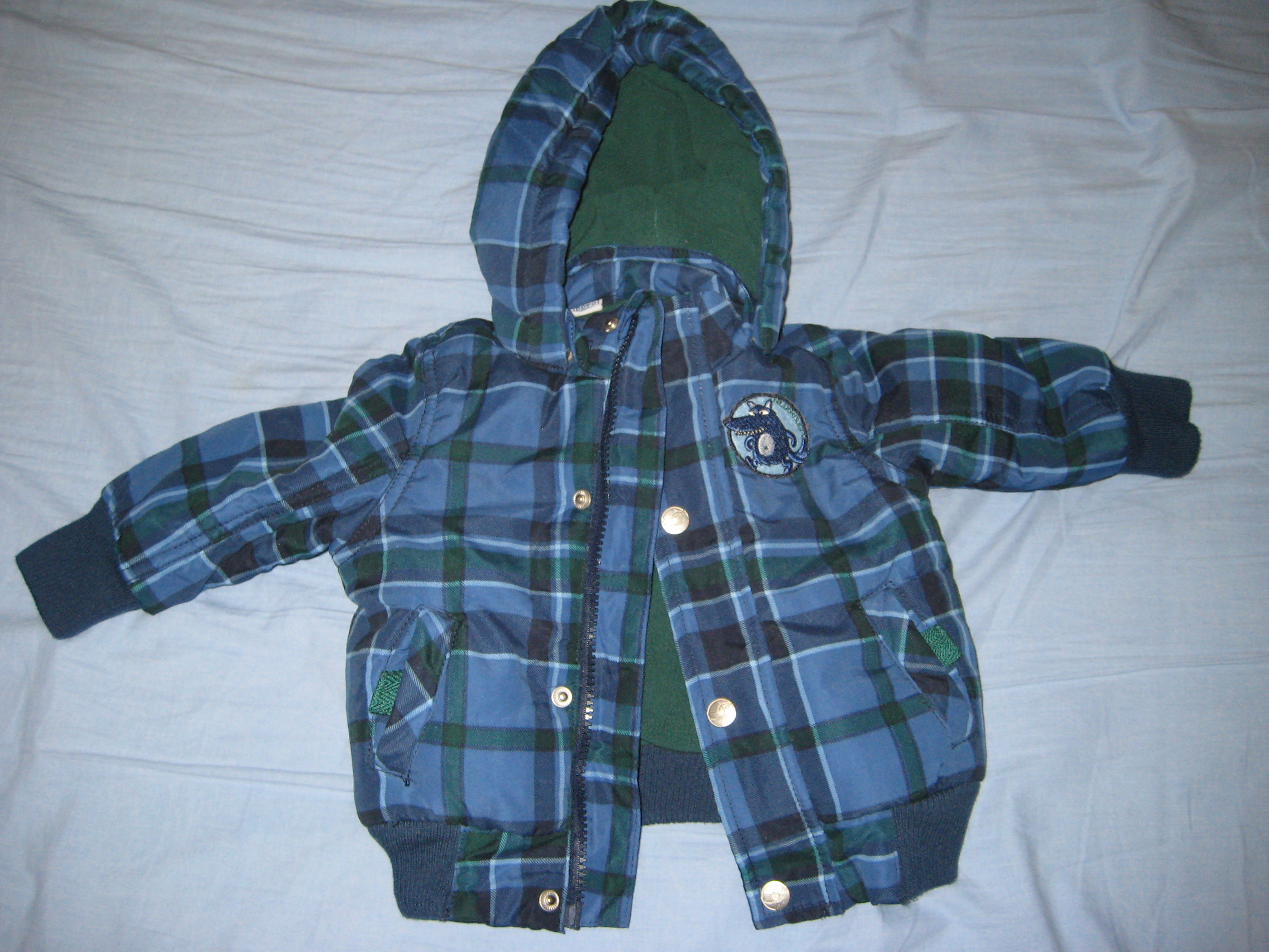 Продам куртку детскую 6-9 месяцев