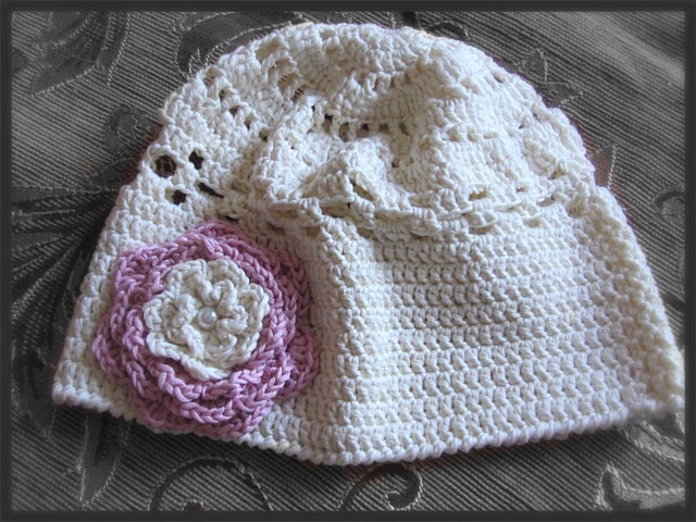 Шапочка для девочки на годик (плюс-минус)