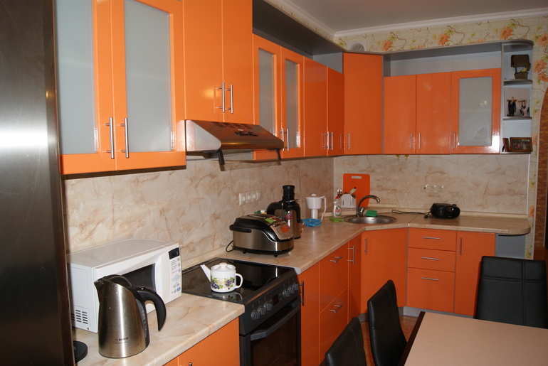 Помогите подобрать занавески для такой кухни