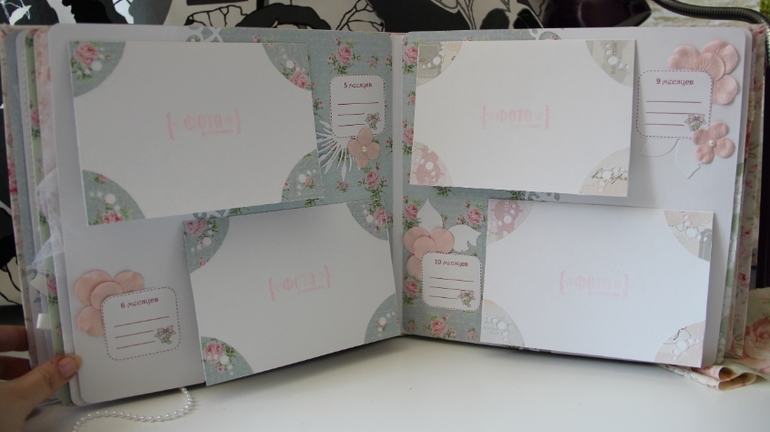 Готов первый альбом для близняшек Машеньки и Дашеньки.