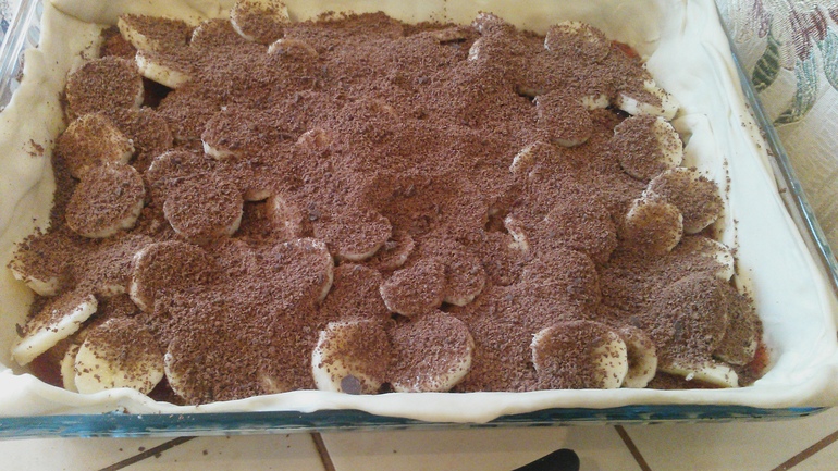 Котлетки из киноа, фунчеза с грибами и клубнично-банананово-шоколадный пирог на десерт