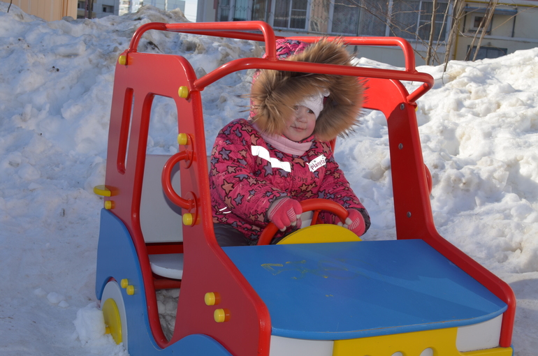 верхняя одежда на девочку 98- 104