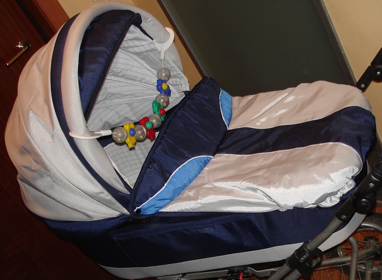 Добавила 12.05 люльку от коляски. Новые джинсы д/д+Одежда и обувь д/д и д/м, м.Каховская/Севастопольская