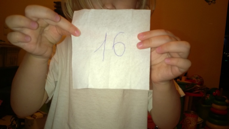 Розыгрыш состоялся:) Для двух девочек - часы с подсветкой, м.Каховская/Севастопольская