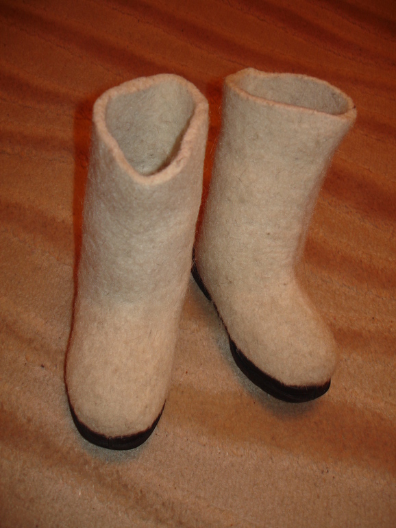 Отдам туфельки д/д 25 р-р, пакет д/д 0-3 мес, ботинки (зима) д/м 34 р-р, валенки 17 см,рез.сапожки 25 и 26 р-р, Каховская/Севастопольская