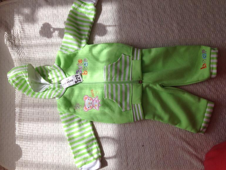 Костюм спортивный новый 9-12 мес. 450 руб