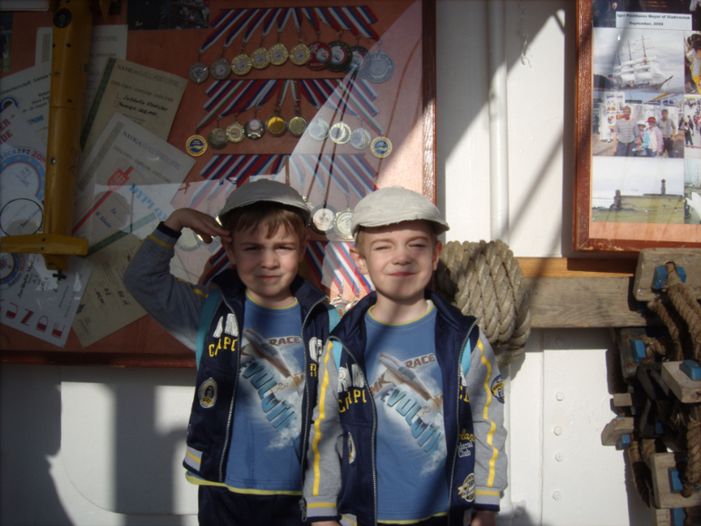 ,,Бегущие по волнам