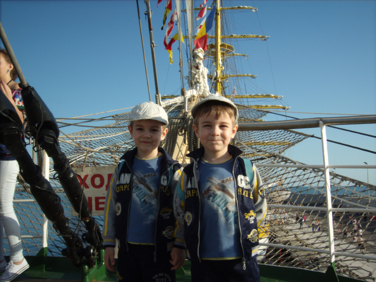 ,,Бегущие по волнам