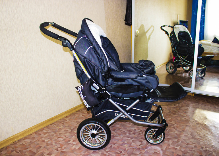 Продам прогулочную коляску Emmaljunga nitro city