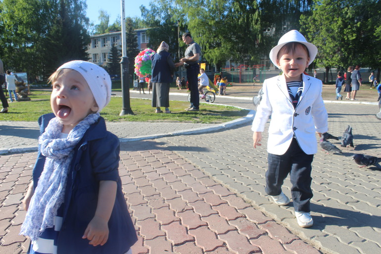 Милана с Самиром и папой ходили гулять!!!!18мая2014