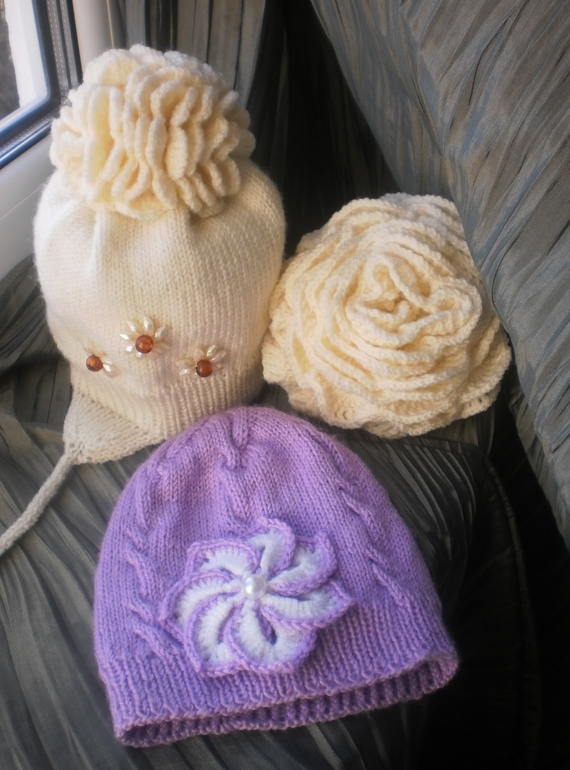 Шапочки и шарфики.