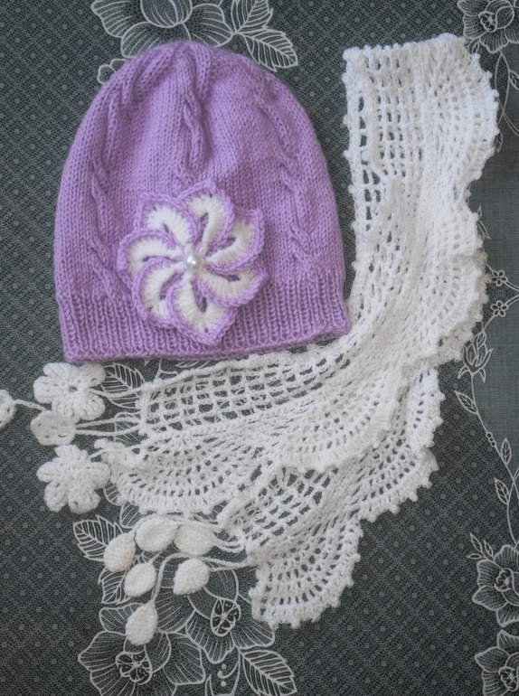 Шапочки и шарфики.