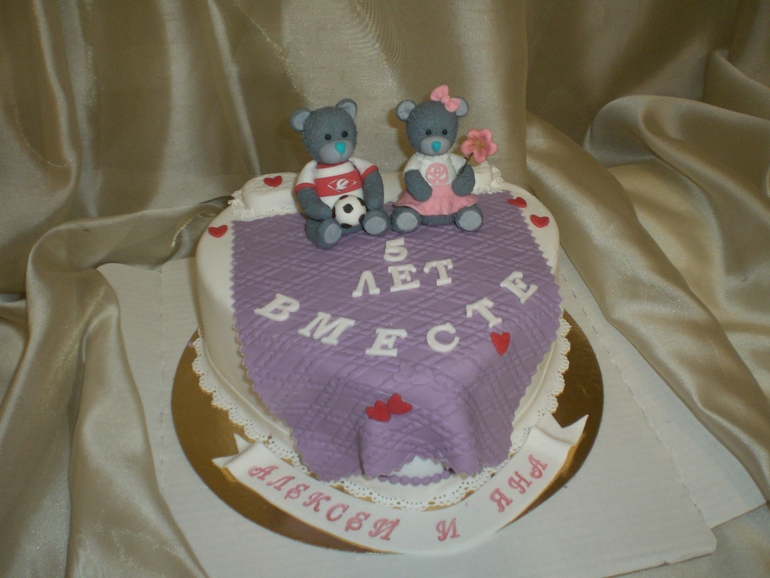 Торт на 5 летний юбилей свадьбы.