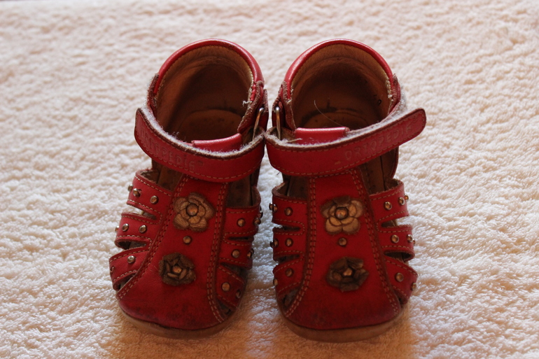 Обувь от 18 до 22 размера на девочку. Б\у и есть новые. На мальчика 18 р-р.