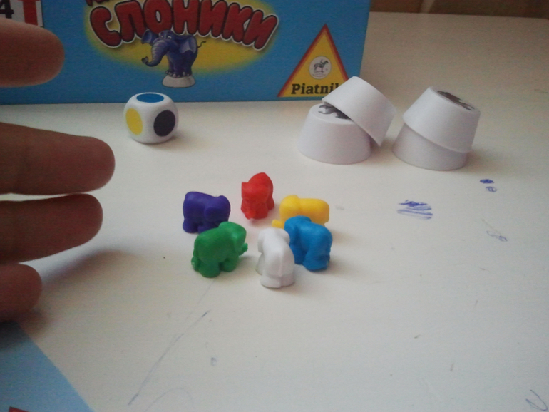 Разноцветные слоники