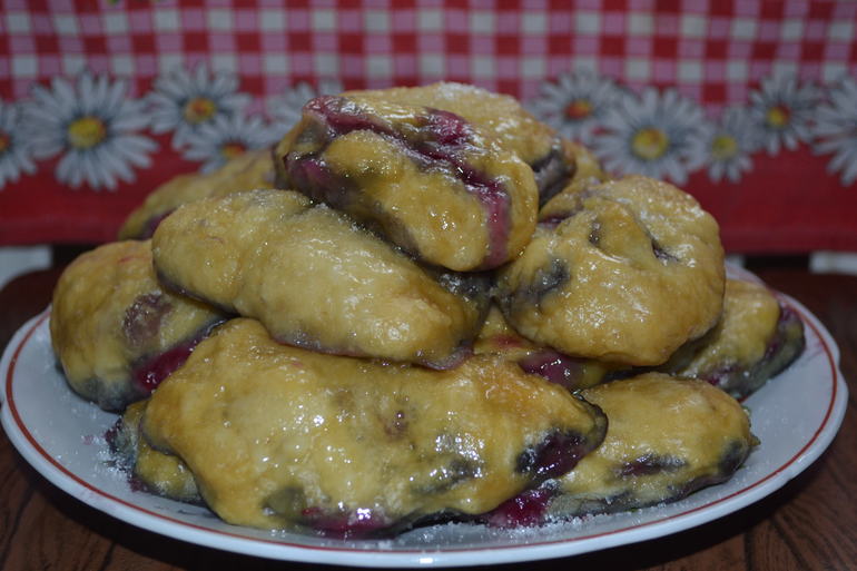 Вареники с замороженной вишней на пару)