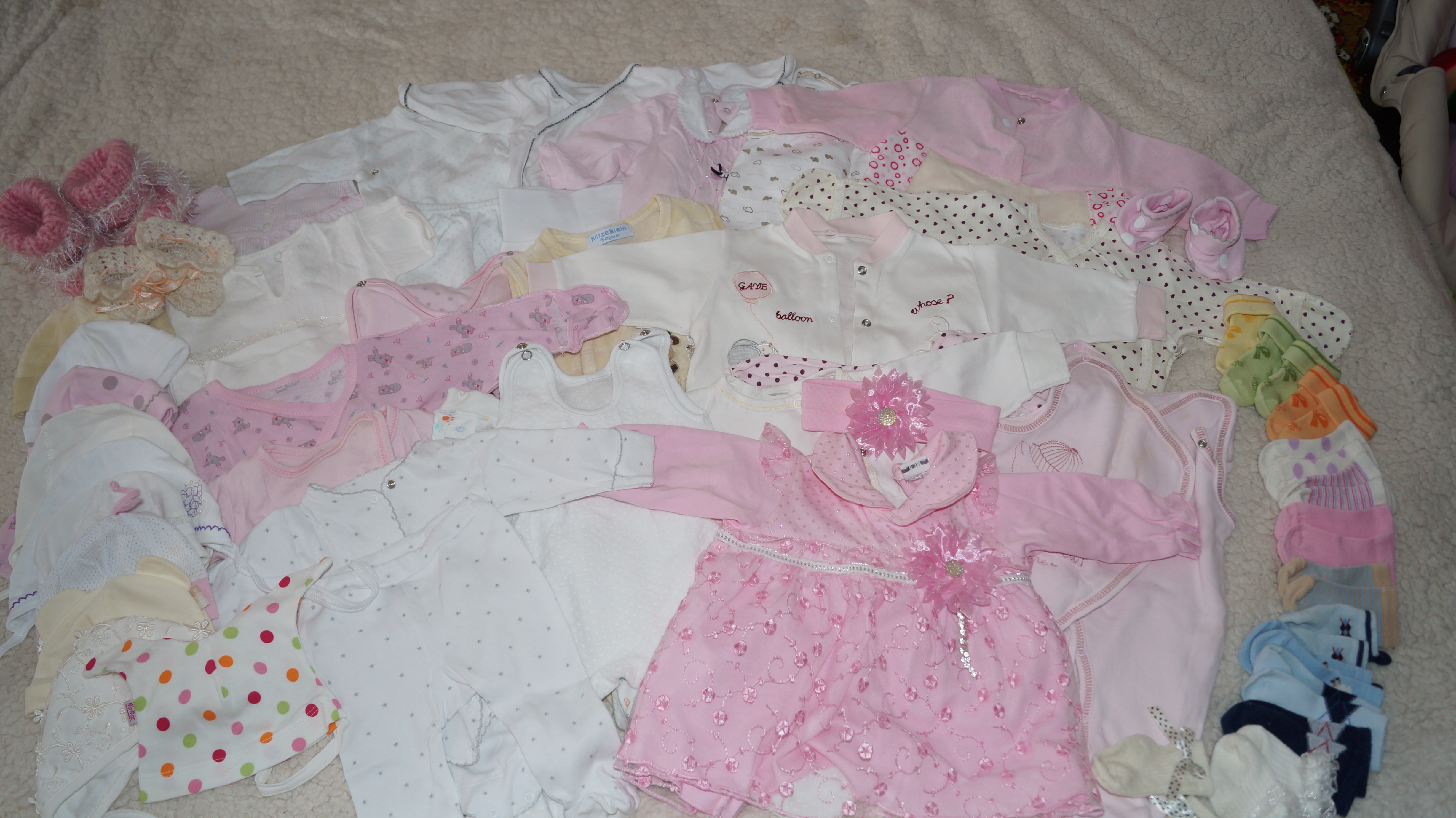 Продам дочины вещи (3 пакета)