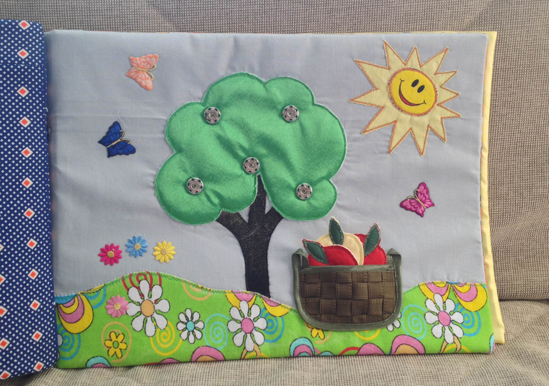 Паровозик от дедушки и книжка от бабушки