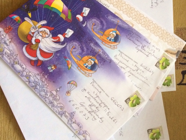 Сегодня первые новогодние открыточки полетели в Россию и Беларусь!!
