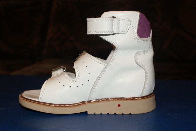 Продам кожанные ортопедические сандалии Happy Steps р.25 в отличном состоянии - 750р.