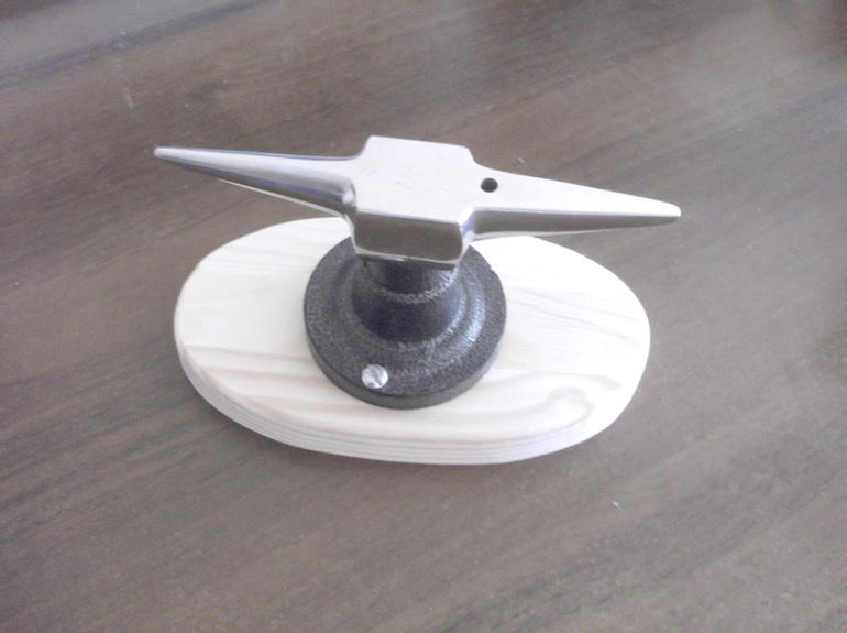 Подставка под инструменты