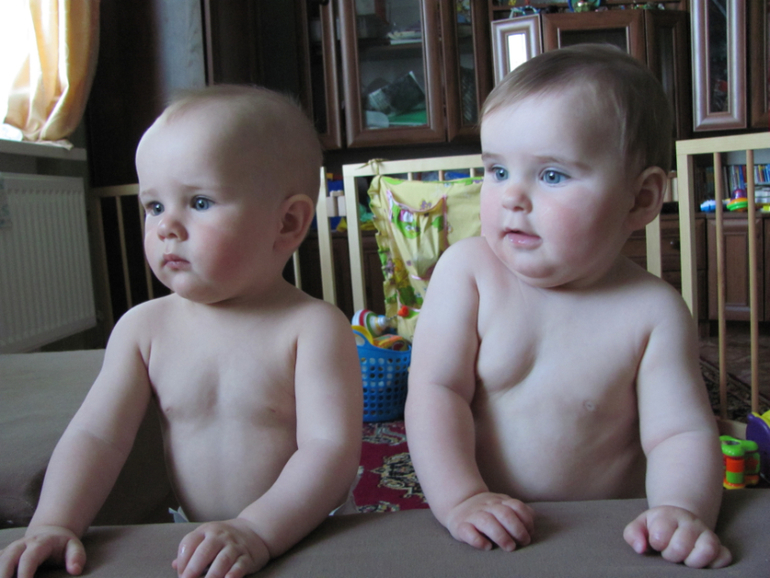 Двойнецам 10 месяцев и 1 день