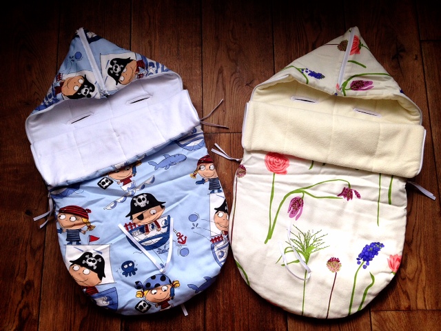 Продаю подушку для кормления двойни+подарок-горка для купания...А так же продаю другие вещи от разнополой двойни.