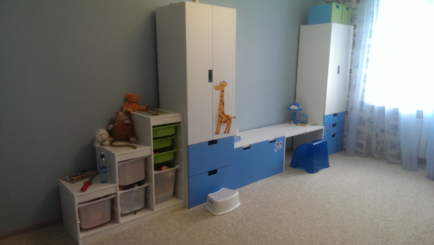 Гардероб и стол для сына