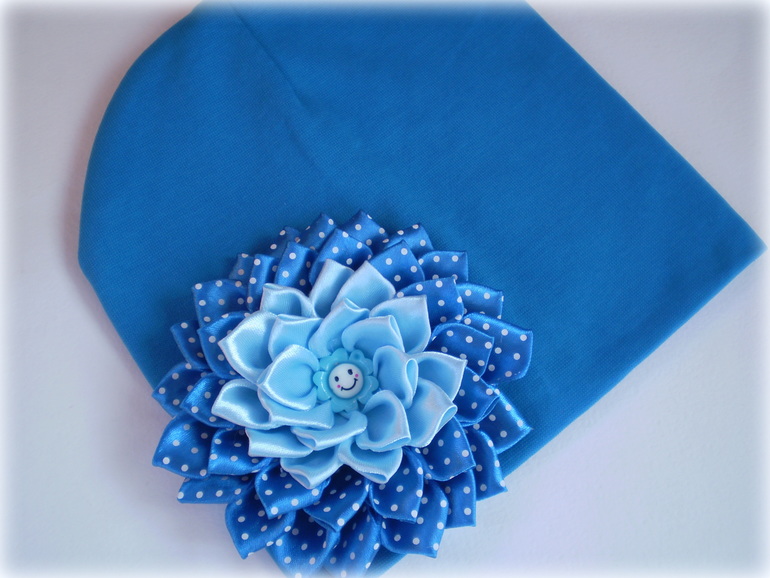 Покажу еще несколько новых шапочек...