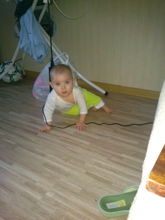 второй зуб вылез.