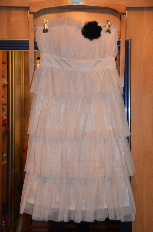 Обмен Вещи б/у размер 40-42, одно платье на 44 размер