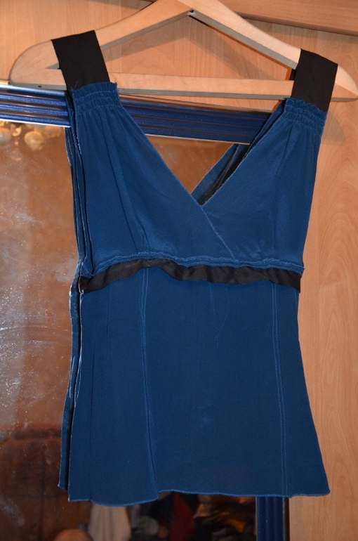 Обмен Вещи б/у размер 40-42, одно платье на 44 размер