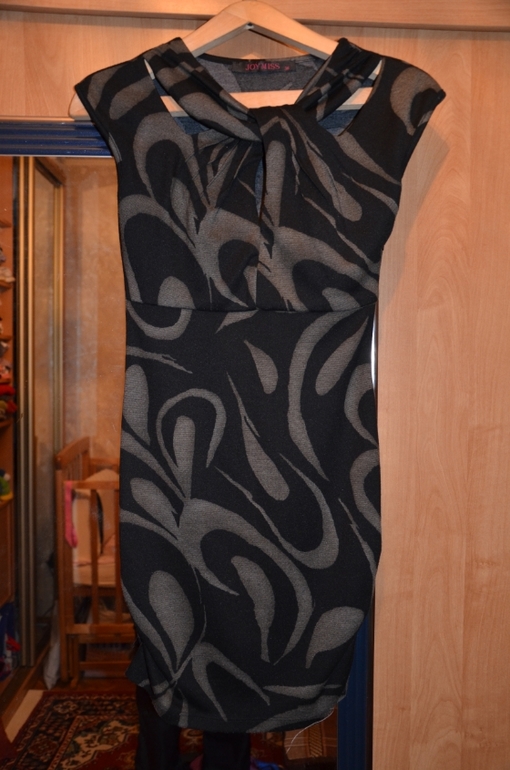 Обмен Вещи б/у размер 40-42, одно платье на 44 размер