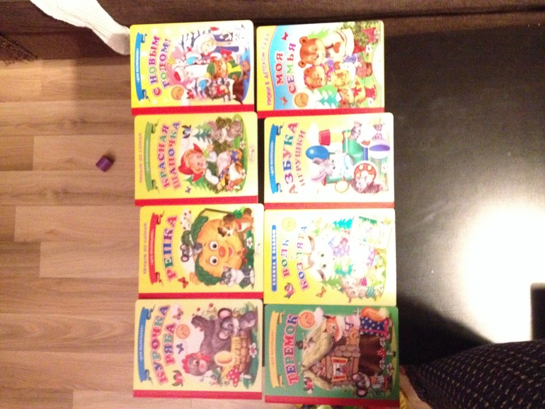 Продам игрушки- подвески- книги,новые ( без этикеток).