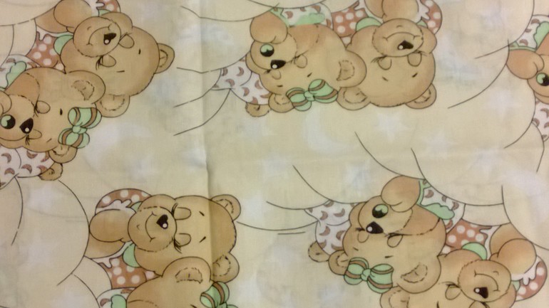 Отдам комплект в детскую кроватку мамочке