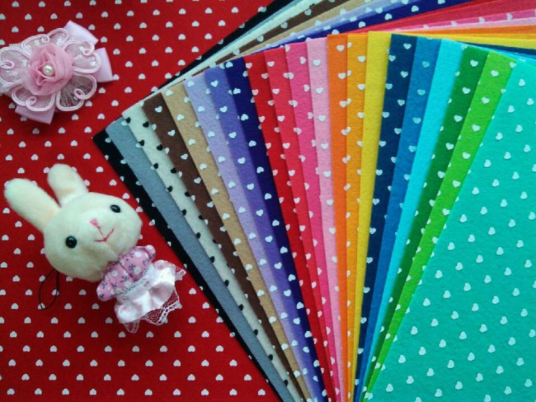 Добавила това!! В наличии и под заказ ткани, пуговки, стразы, бисер, ленты, фетр, наборы для начинающих.