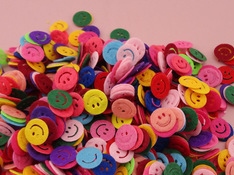 В наличии и под заказ ткани, пуговки, стразы, бисер, ленты, фетр, наборы для начинающих.