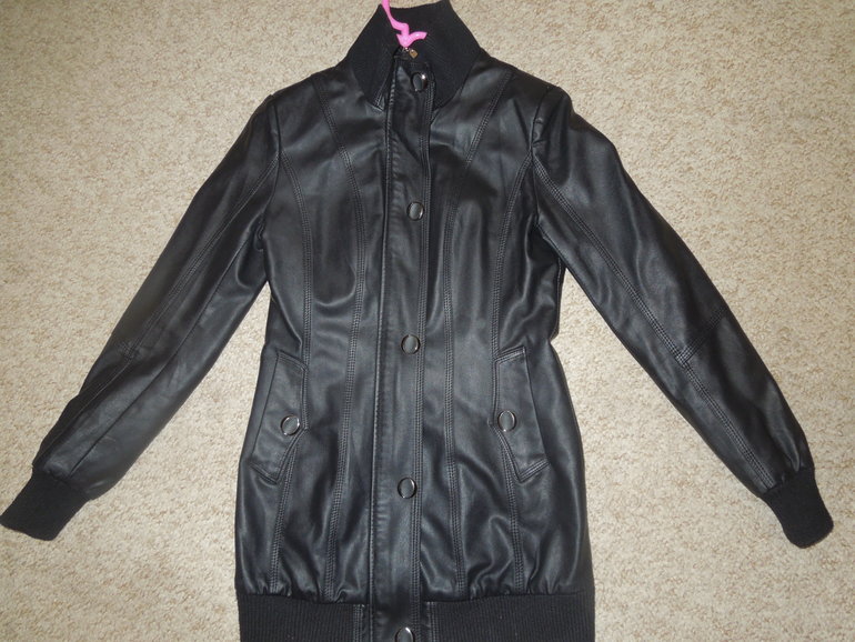 Верхняя одежда для девушки 42разм. на все сезоны