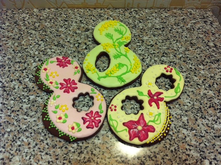 Пристраиваю пряники к 8 Марта