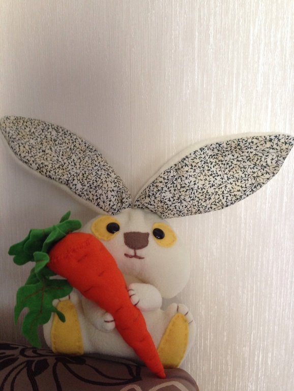 Зайчик из флиса:)