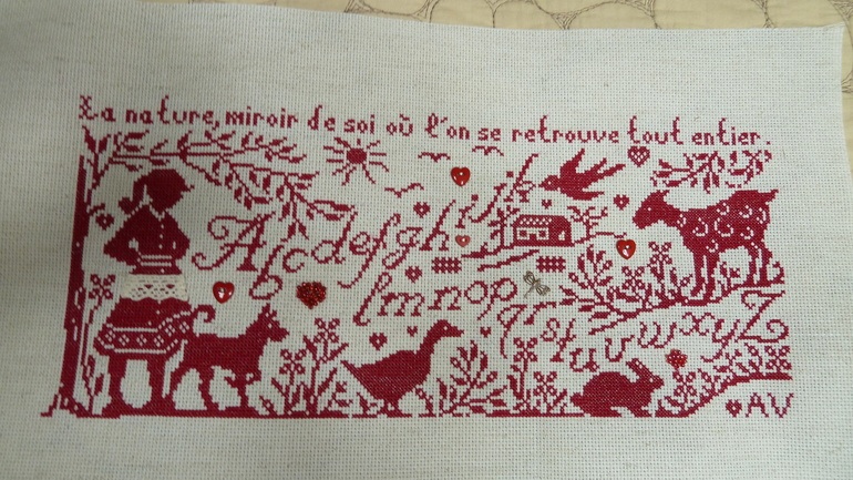 Мы шили- шили и дошили!  А теперь показываем: вышитые алфавиты!