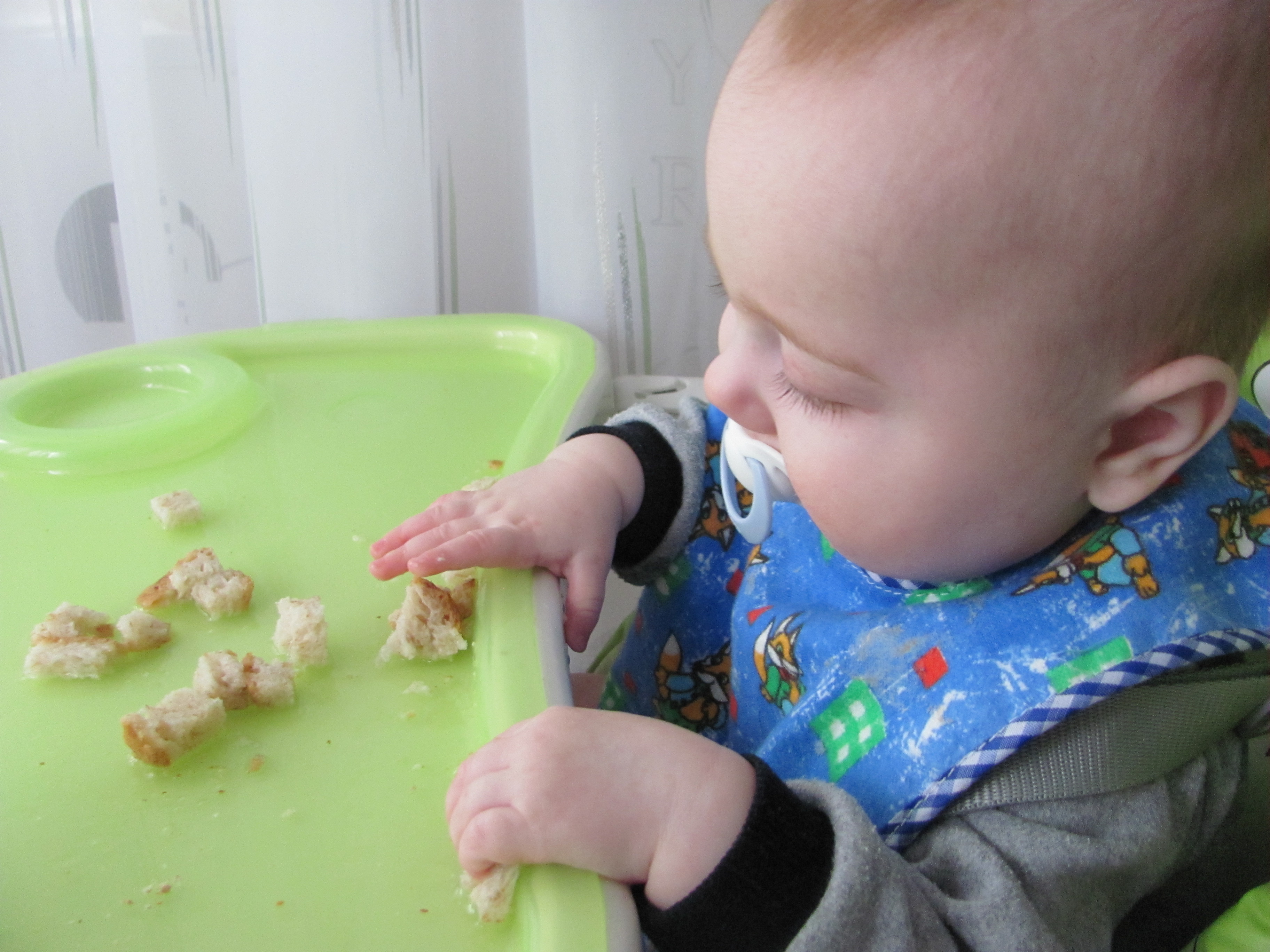 С хлебом не играют, но все же